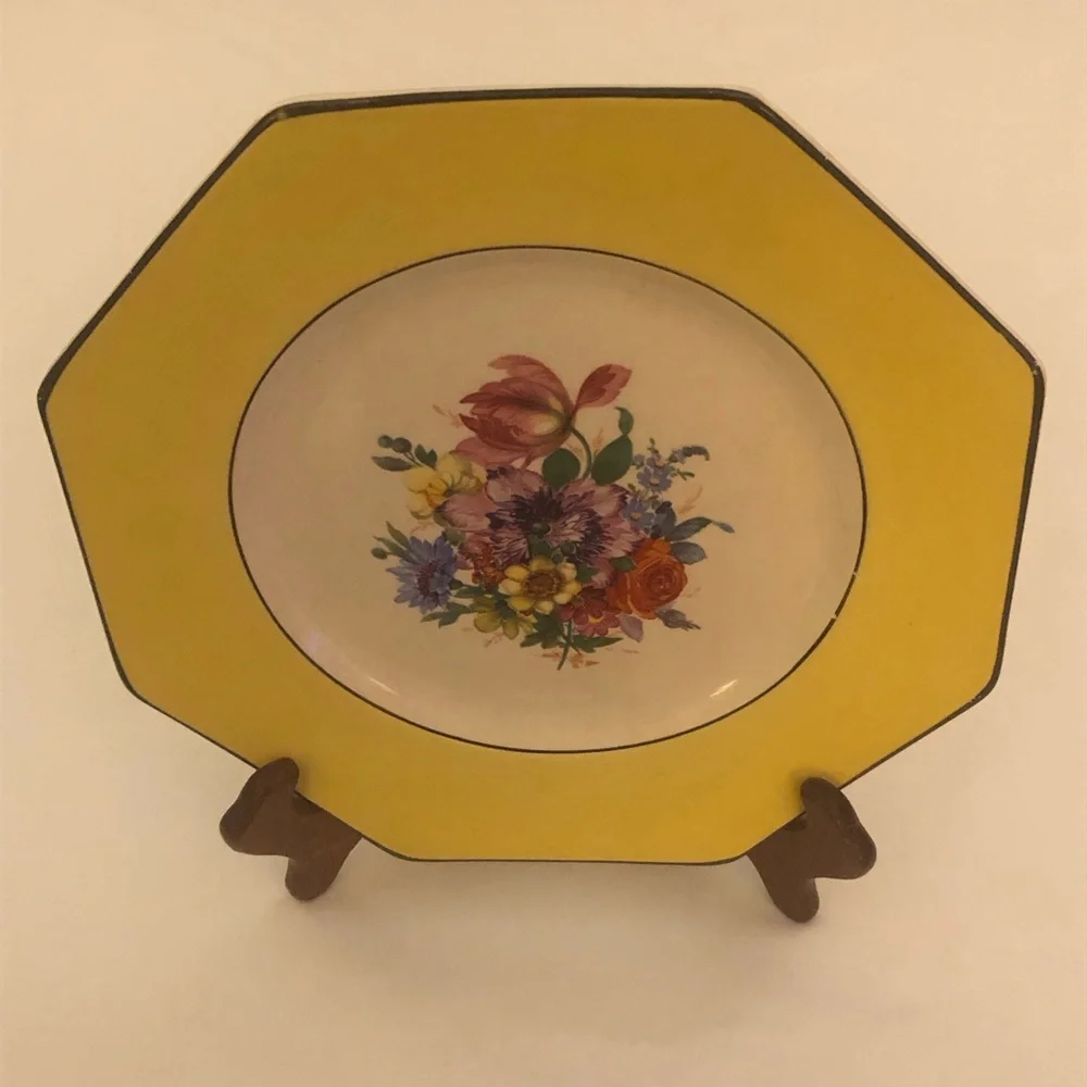 Wedgwood Etruria Yellow Floral Dessert/Sandwich/Salad Plates; Octagonal; PRETTY - Picture 4 of 6